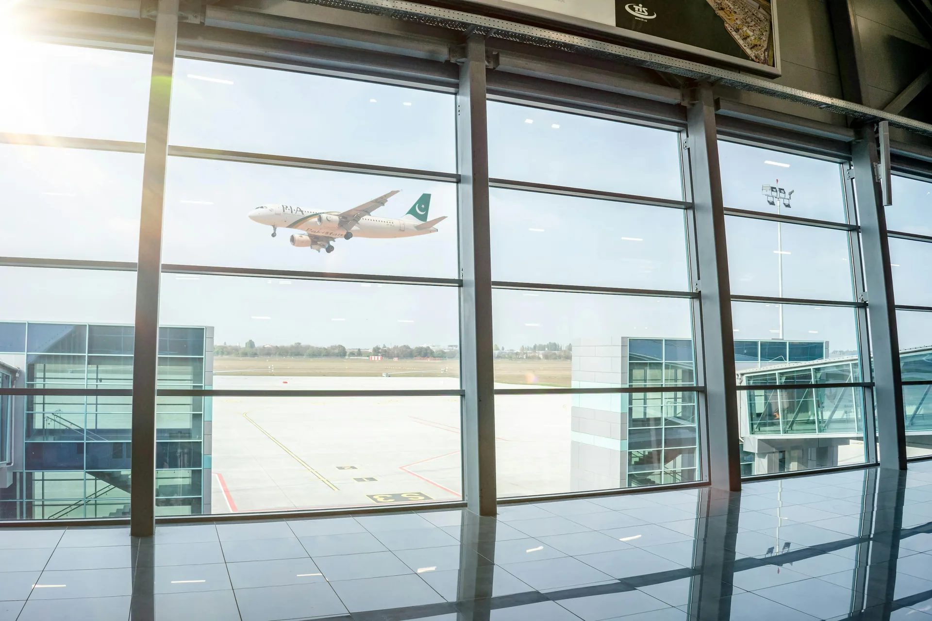 Plateforme aéroportuaire — flux logistique et infrastructure